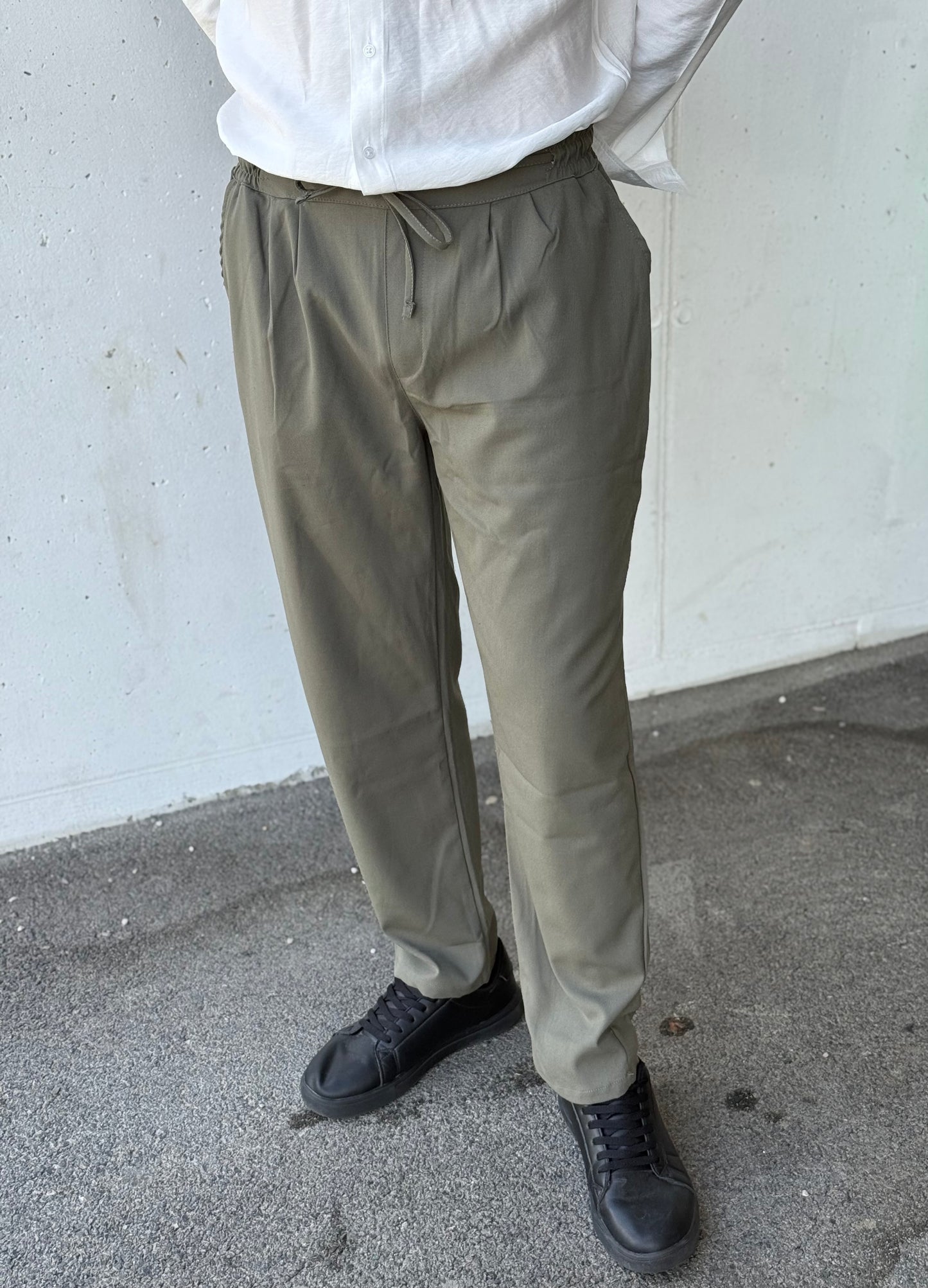 Leichte Stoffhose – Olivgrün