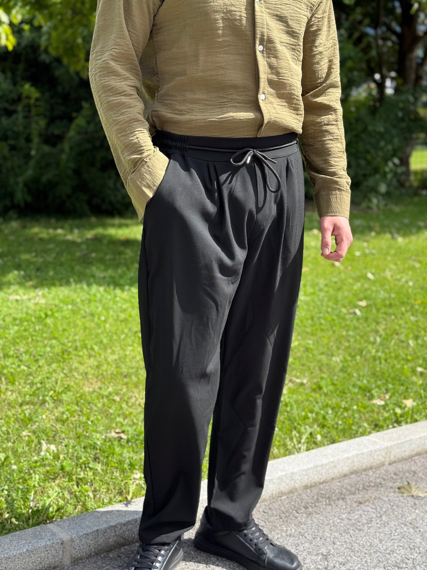 Elegante schwarze Stoffhose