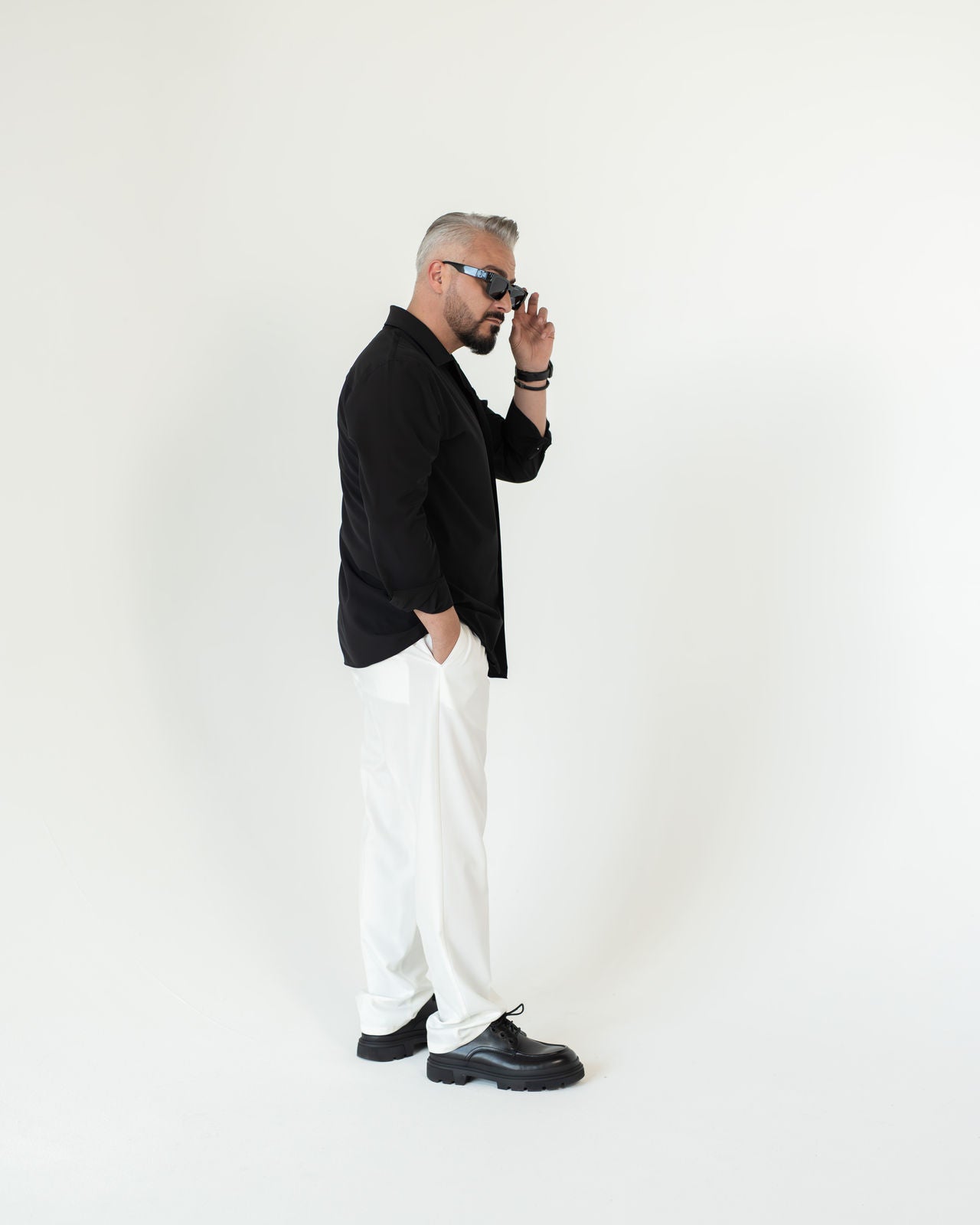 Caverno Look 04 - Schwarz & Ecru